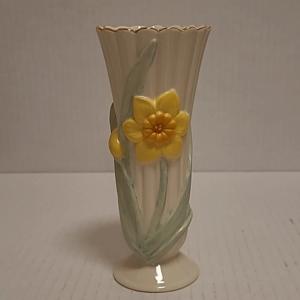 Lenox Daffodils in Bloom Bud Vase with Gold Trim
